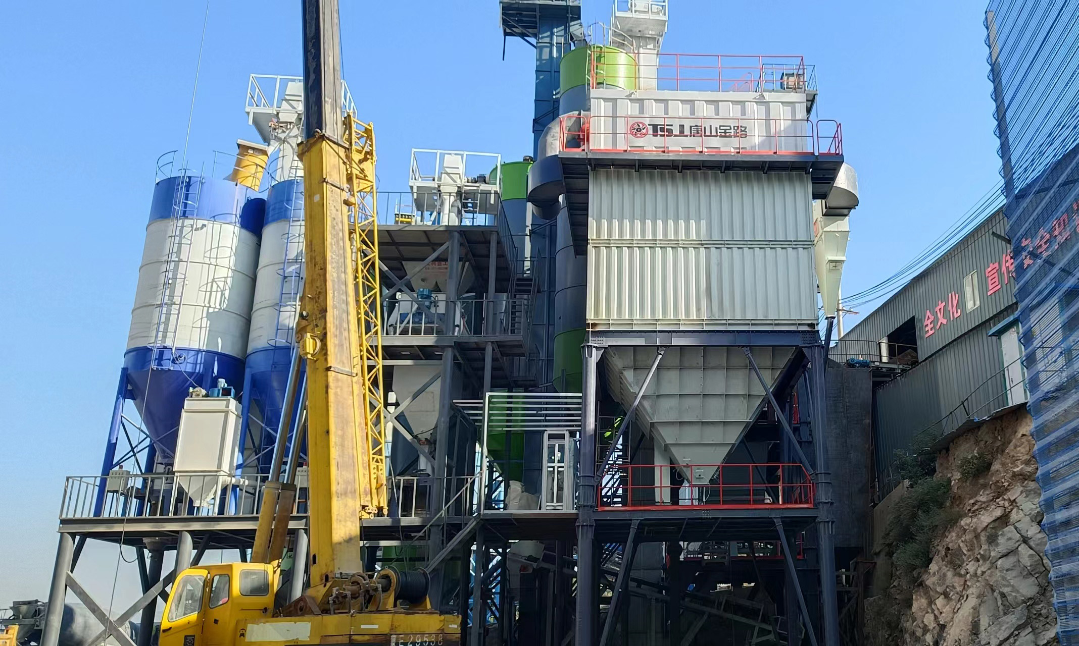 制砂生產(chǎn)線如何配置？推薦環(huán)保達(dá)標(biāo)砂子品質(zhì)好的制砂樓！