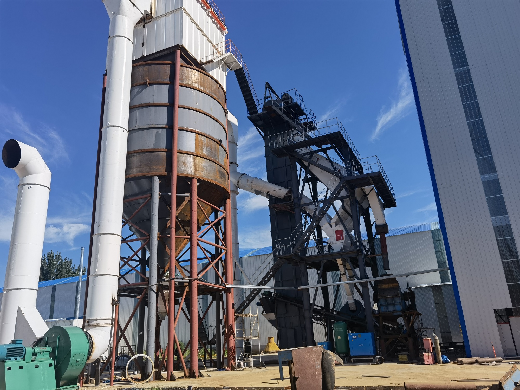 投資一套制砂樓或者一條制砂生產(chǎn)線需要考慮哪些因素呢？